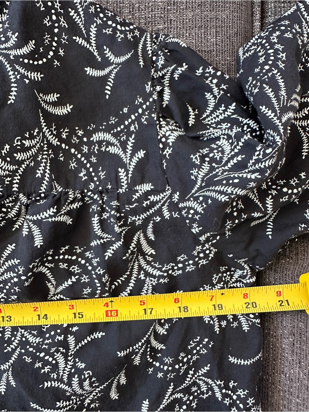 Joie Maleah Cotton Blend Black White Floral Vine Print V-Neck Pleated Blouse XS - Picture 13 of 15